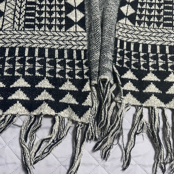 Boho Western Open-Front Tribal Pattern Fringe Sweater - Black & Cream - Picture 10 of 13